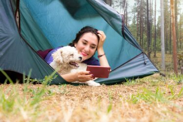 キャンプ場でのペット同伴に必要なこと！愛犬と一緒に楽しむキャンプのコツ